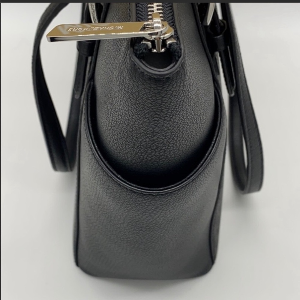 MICHAEL KORS CHARLOTTE LARGE TOP ZIP TOTE BLACK - Picture 4 of 16